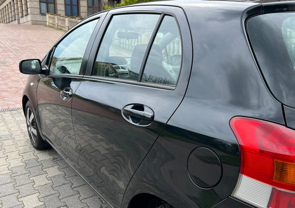 Toyota Yaris cena 15500 przebieg: 126000, rok produkcji 2009 z Pobiedziska małe 497